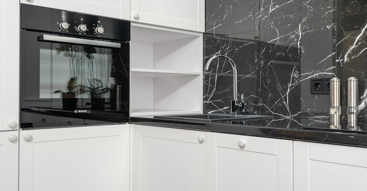 Choosing the Right Wood for Traditional Kitchen Cabinets