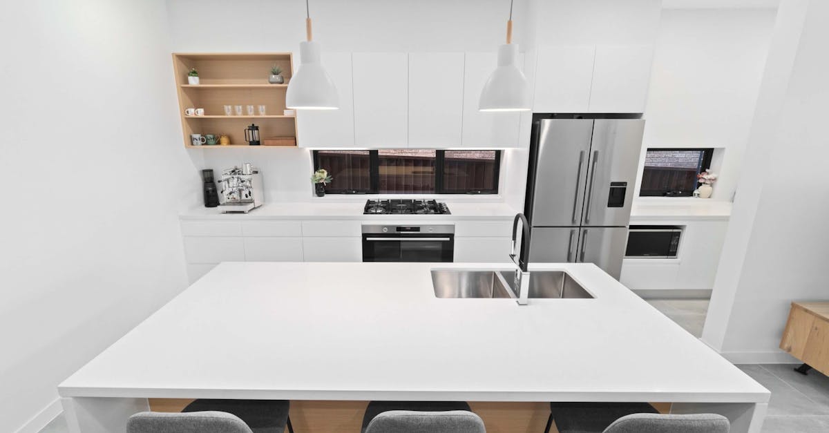 Customer Service Comparisons: Local vs. National Kitchen Cabinet Experiences