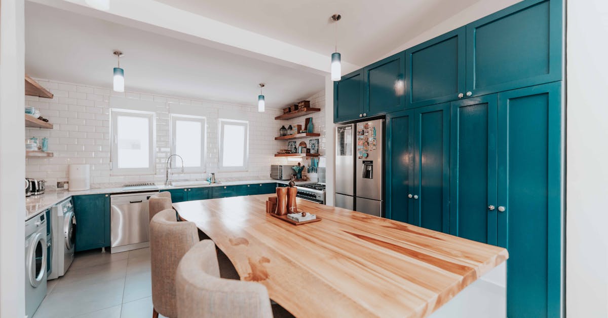 Customising Colour Combinations for Personalised Kitchen Cabinets