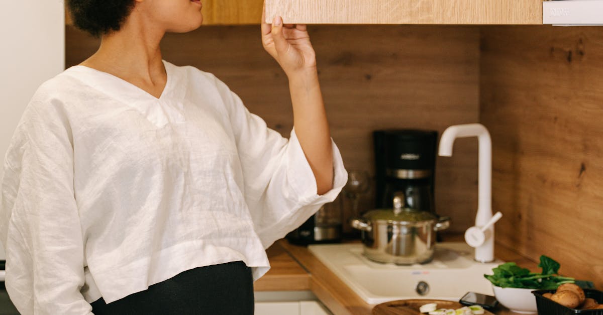 Supply Chain Insights: Local vs. National Kitchen Cabinet Availability